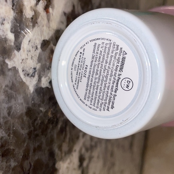 NEW DW HOME Sips Frozé Frappuccino Candle - Picture 4 of 4